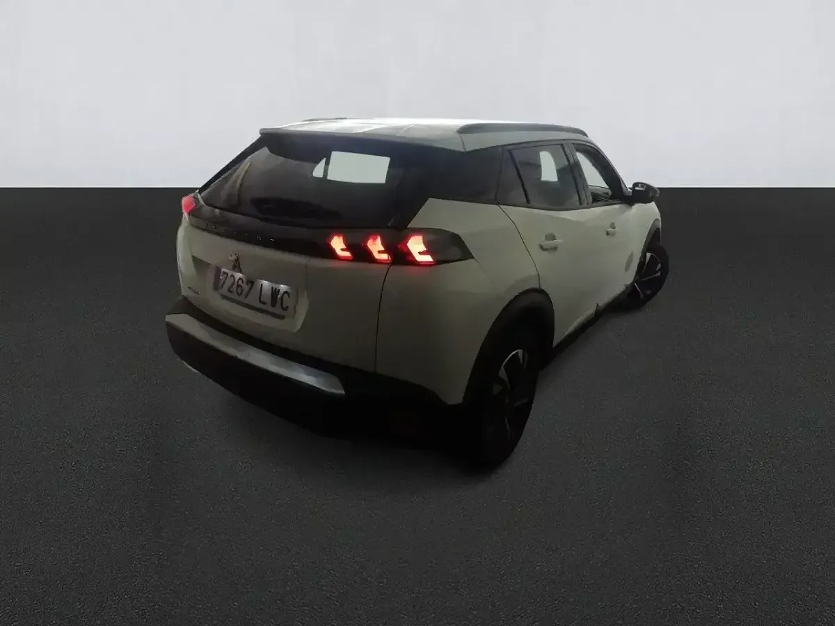 Usado Peugeot 2008 Allure 110 CV (80 kW) 2022 Blanco SUV