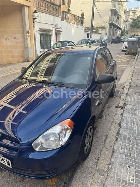 Azul Usado 2009 Hyundai Accent Berlina | 3800 € - Imagen 1/4