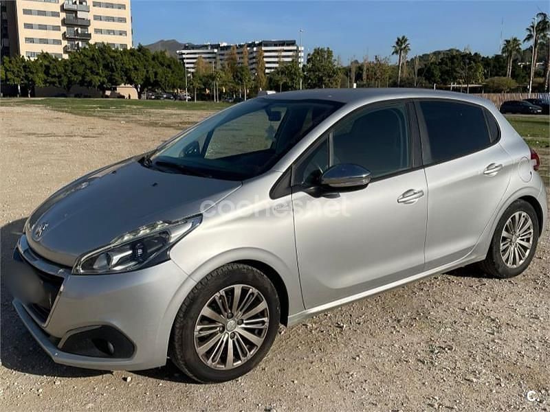 Usado Peugeot 208 Style 82 CV (60 kW) 2018 Gris / plata Utilitario