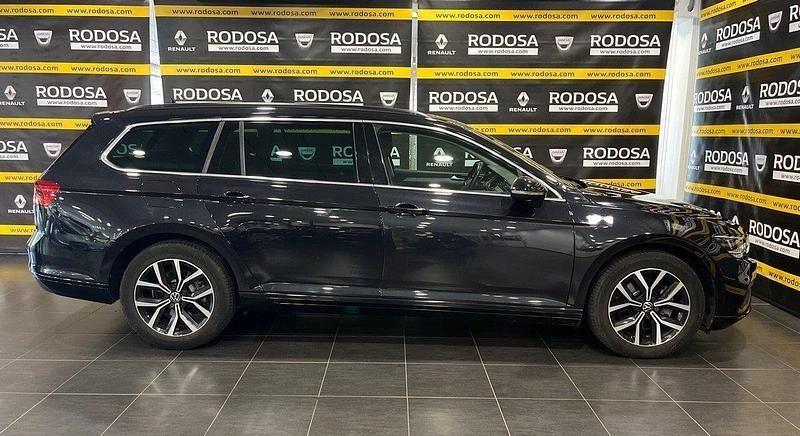 Usado VW Passat Executive 150 CV (110 kW) 2021 Negro Berlina