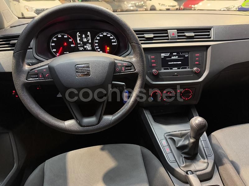 Usado Seat Ibiza Reference 95 CV (69 kW) 2017 Azul Berlina
