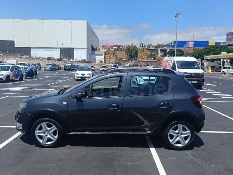 Usado Dacia Sandero Stepway 90 CV (66 kW) 2017 Gris / plata Berlina