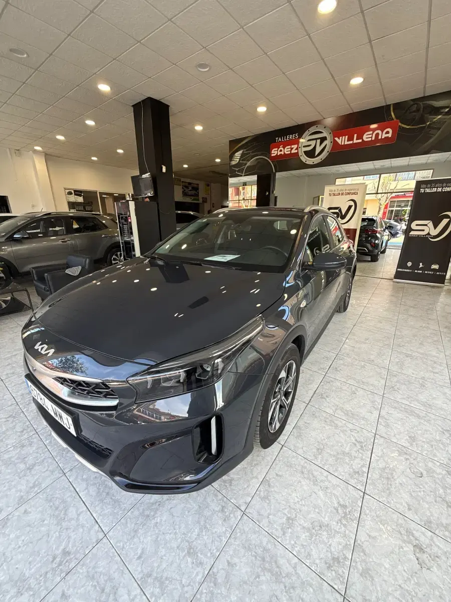 Usado Kia XCeed 100 CV (73 kW) 2024 Beige SUV