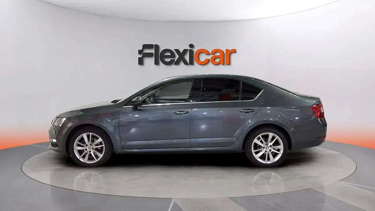 Usado Skoda Octavia Ambition 150 CV (110 kW) 2018 Gris Berlina