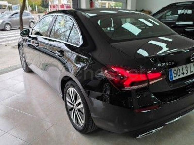 Usado Mercedes A250 218 CV (160 kW) 2022 Negro Berlina