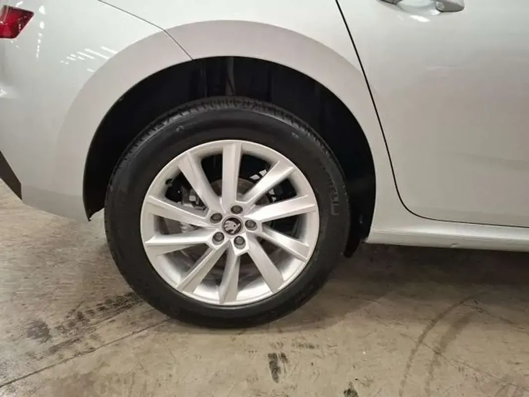 Nuevo Skoda Kamiq Selection 116 CV (85 kW) 2025 Plateado SUV