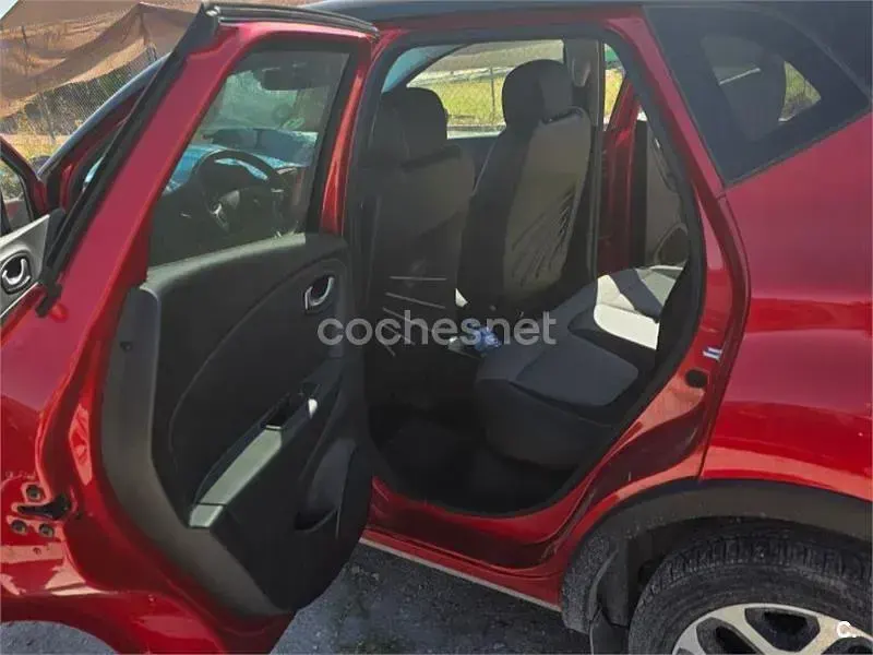 Usado Renault Captur XMOD 120 CV (88 kW) 2017 Rojo SUV