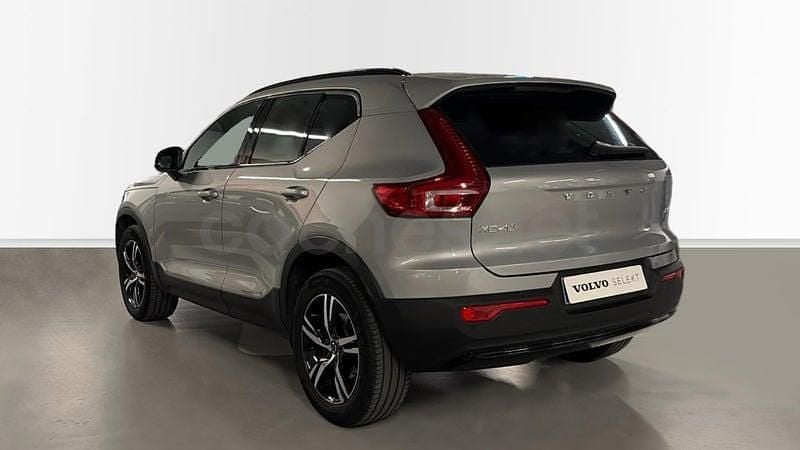 Usado Volvo XC40 Plus 163 CV (119 kW) 2025 Gris / plata SUV