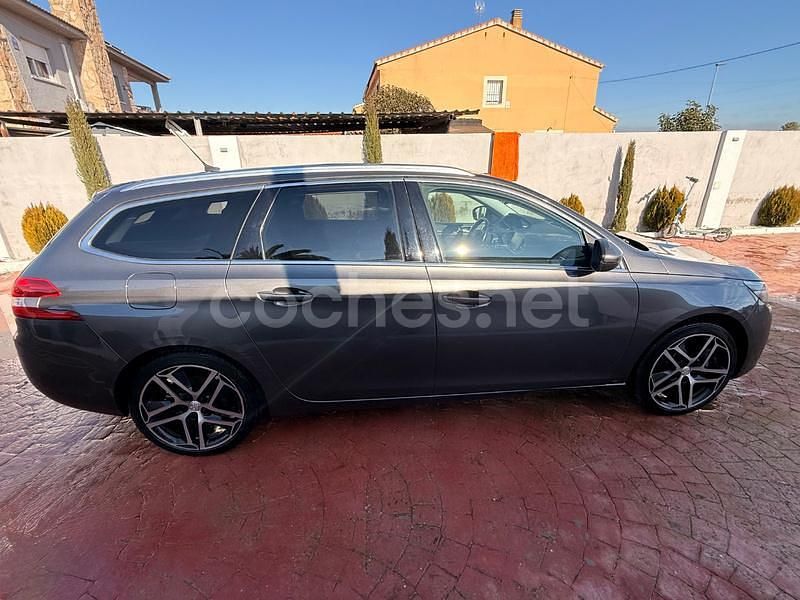 Usado Peugeot 308 SW Allure 150 CV (110 kW) 2017 Marrón Familiar