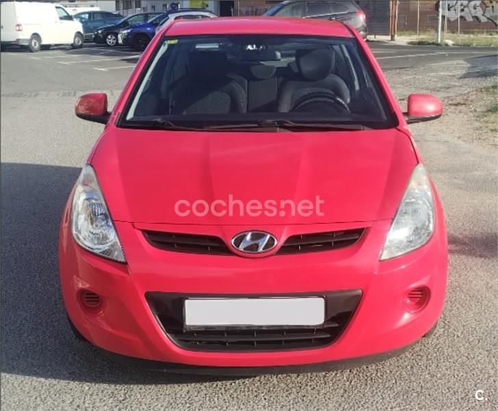 Usado Hyundai i20 Classic 78 CV (57 kW) 2011 Rojo Utilitario