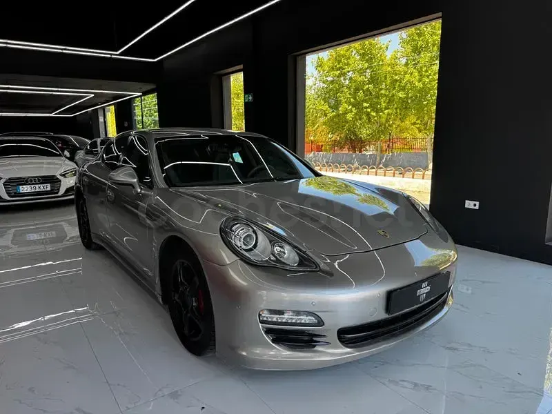 Usado Porsche Panamera Platinum Edition 299 CV (219 kW) 2012 Gris / plata Utilitario