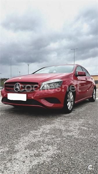 Usado Mercedes A180 Style 109 CV (80 kW) 2014 Rojo Berlina