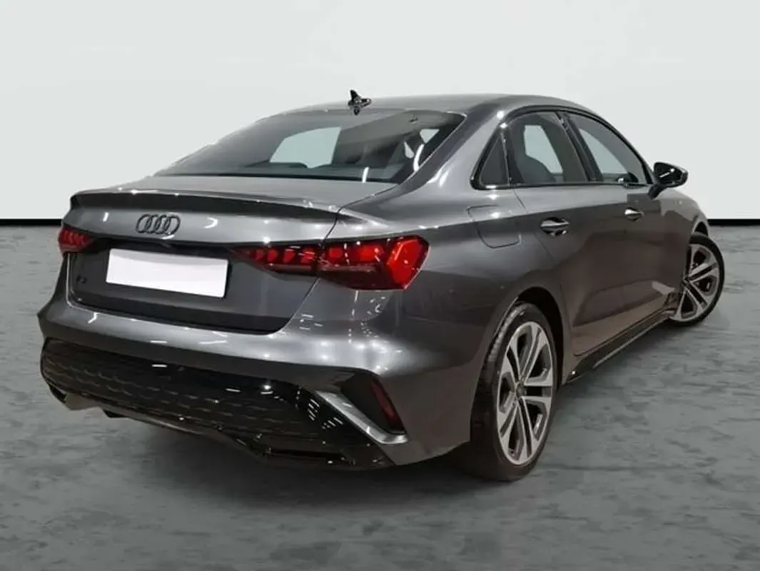 Usado Audi A3 S-Line 150 CV (110 kW) 2026 Gris Berlina