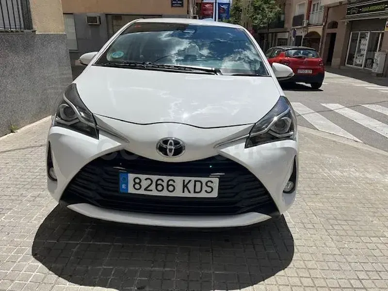 Begagnad Toyota Yaris 111 HK (81 kW) 2017 Blå Sedan