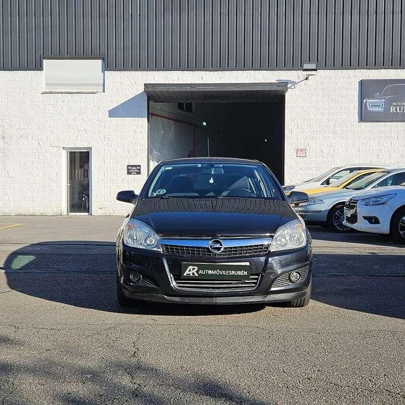 Usado Opel Astra Cosmo 109 CV (80 kW) 2009 Negro Utilitario