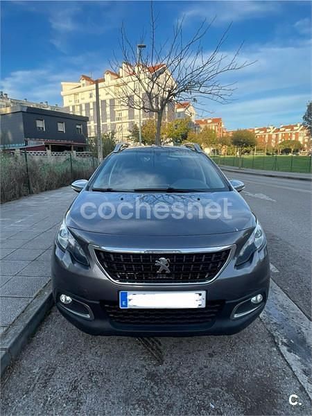 Usado Peugeot 2008 Style 82 CV (60 kW) 2018 Gris / plata SUV