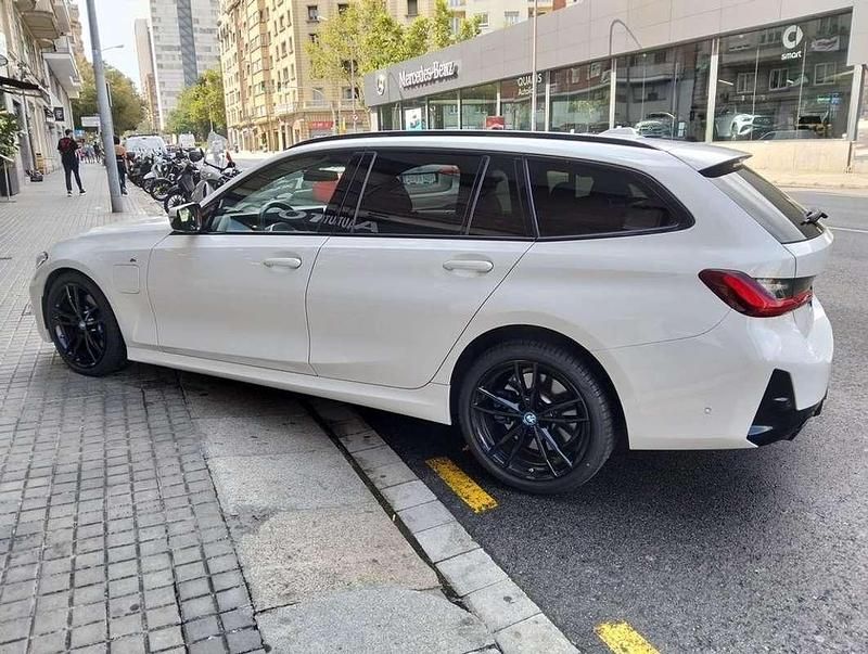 Usado BMW 330e 295 CV (216 kW) 2024 Blanco Familiar