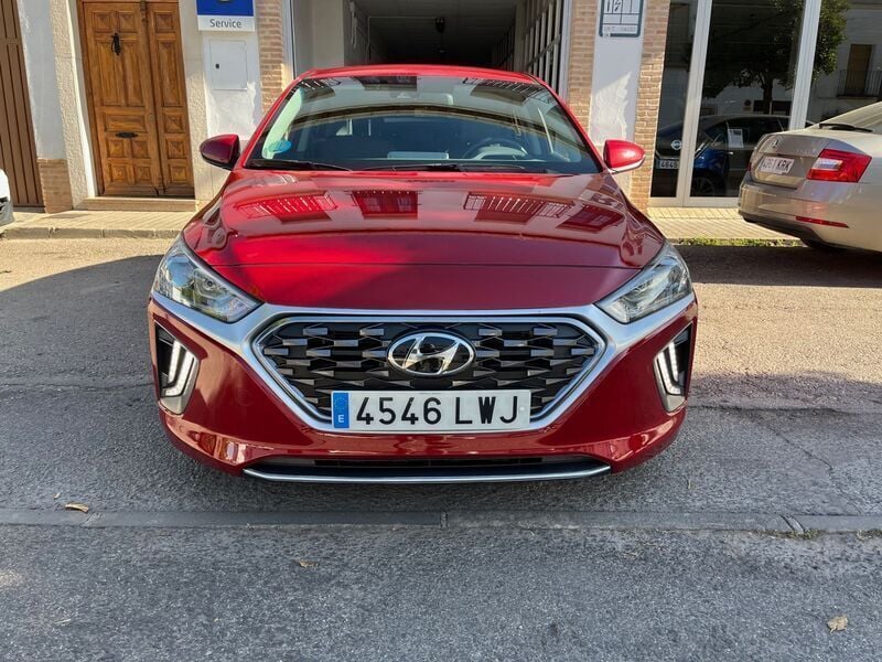 Usado Hyundai Ioniq 141 CV (103 kW) 2022 Rojo Utilitario