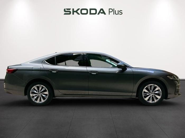 Usado Skoda Superb Selection 150 CV (110 kW) 2025 Gris