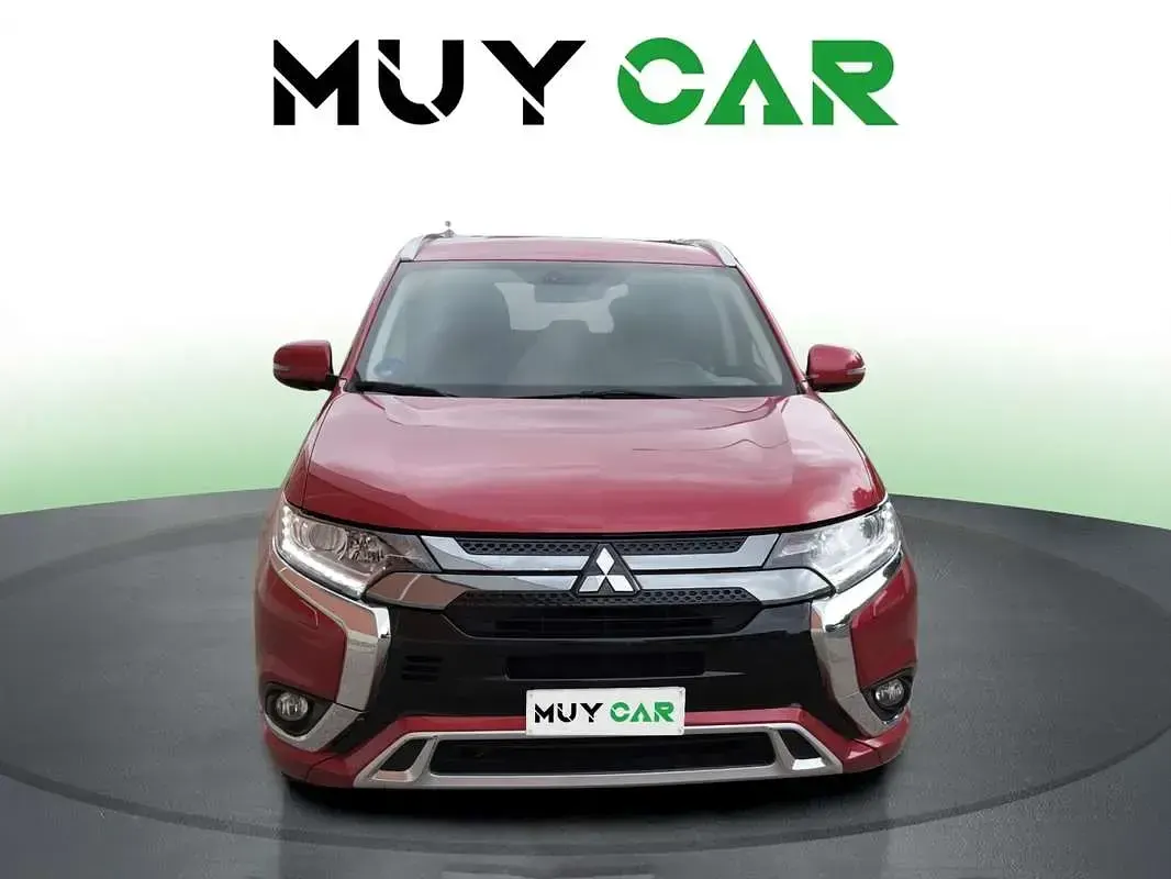 Usado Mitsubishi Outlander P-HEV 224 CV (164 kW) 2018 Rojo SUV