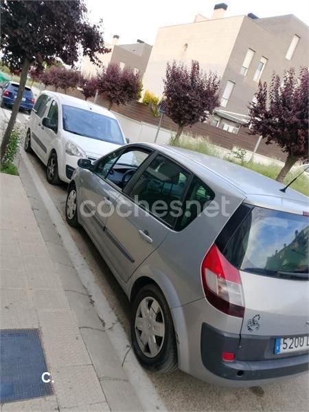 Gris / plata Usado 2005 Renault Scénic II Dynamique Monovolumen | 1700 € (Precio justo) - Imagen 1/4