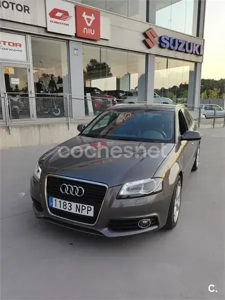 Usado Audi A3 Attraction 140 CV (102 kW) 2011 Gris / plata Utilitario