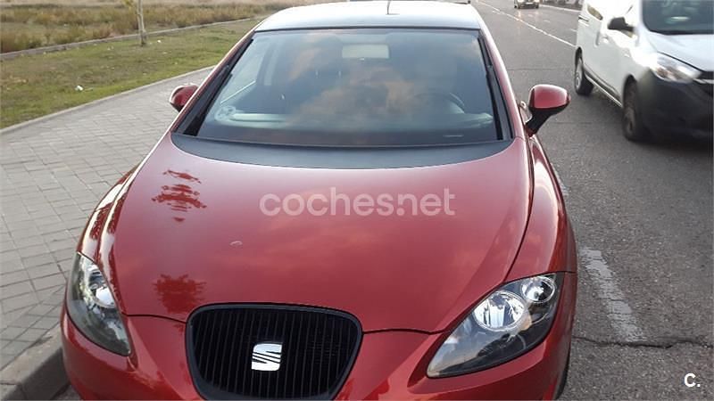 Granate Usado 2010 Seat Leon Reference Berlina | 5000 € (Precio justo) - Imagen 1/4