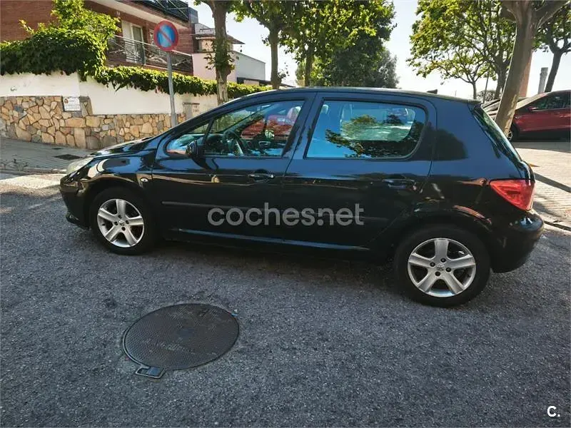 Usado Peugeot 307 90 CV (66 kW) 2007 Negro Berlina