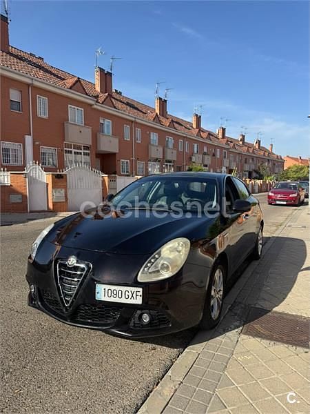 Negro Usado 2010 Alfa Romeo Giulietta Progression Utilitario | 3300 € (Super precio) - Imagen 1/4