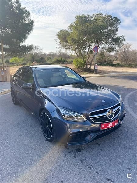 Usado Mercedes E63S AMG 585 CV (430 kW) 2014 Violeta / lila Berlina