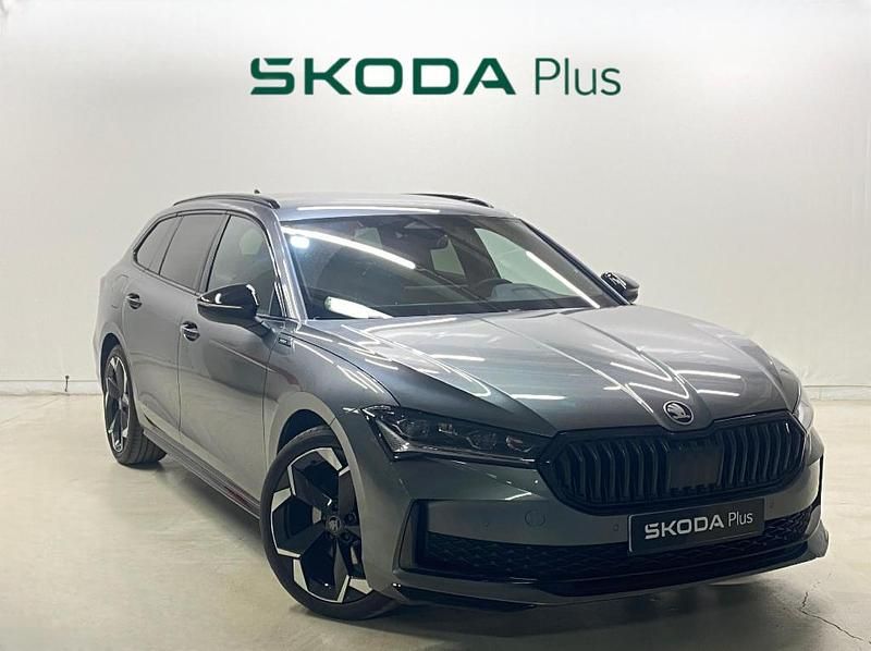 Gris / plata Usado 2025 Skoda Superb SportLine Familiar | 46.900 € - Imagen 1/4