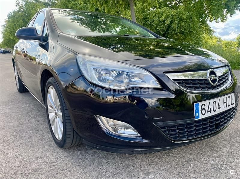 Negro Usado 2011 Opel Astra Selective Familiar | 4600 € (Buen precio) - Imagen 1/4