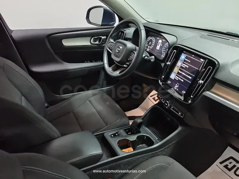 Begagnad Volvo XC40 Inscription 262 HK (192 kW) 2021 Blå SUV