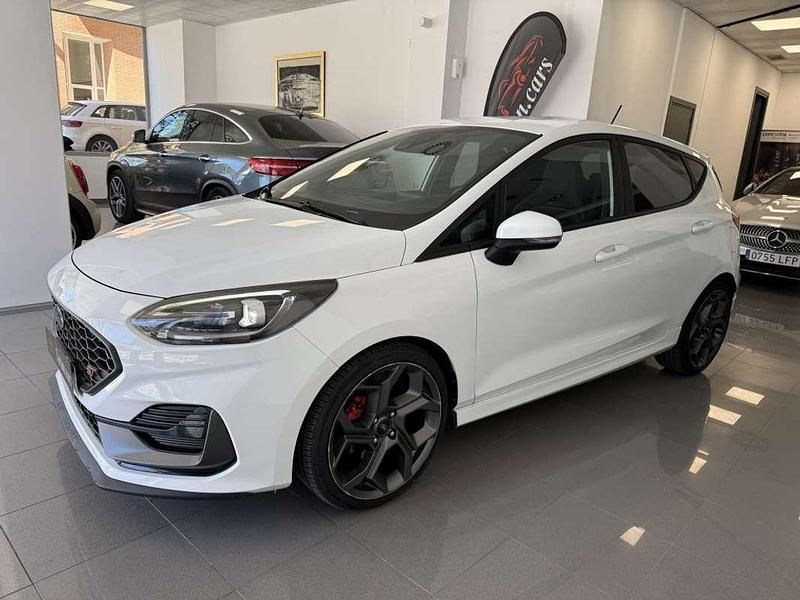Usado Ford Fiesta ST 200 CV (147 kW) 2023 Blanco Utilitario
