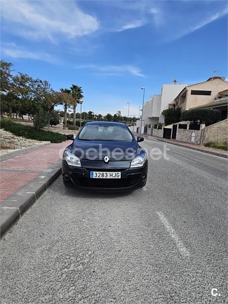 Usado Renault Mégane Dynamique 110 CV (80 kW) 2012 Negro Berlina