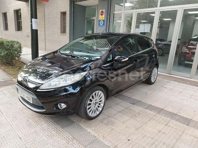 Negro Usado 2013 Ford Fiesta Titanium Berlina | 9300 € (Precio justo) - Imagen 1/4