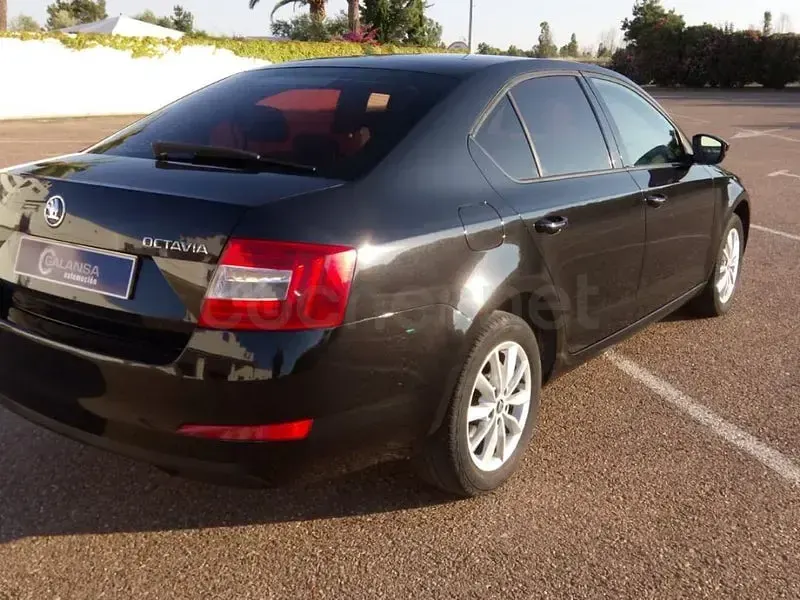 Usado Skoda Octavia Ambition 105 CV (77 kW) 2013 Negro Berlina