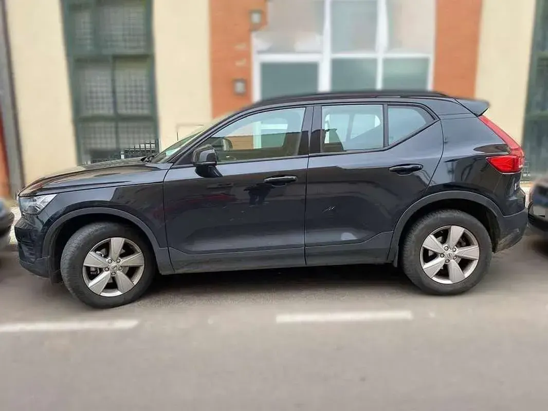 Usado Volvo XC40 Momentum 150 CV (110 kW) 2019 Negro SUV