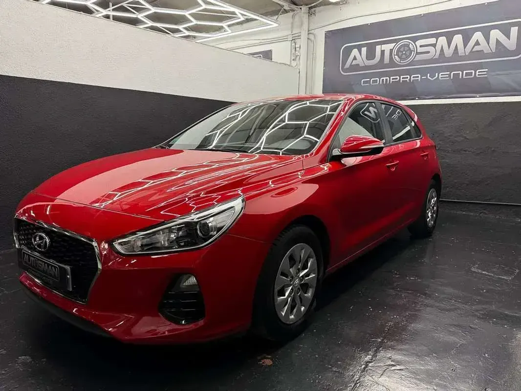 Usado Hyundai i30 120 CV (88 kW) 2017 Rojo Familiar