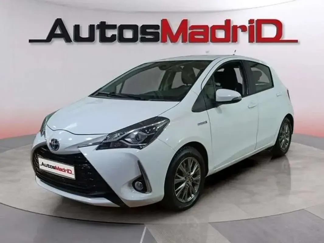 Usado Toyota Yaris Hybrid Active 100 CV (73 kW) 2019 Blanco Utilitario