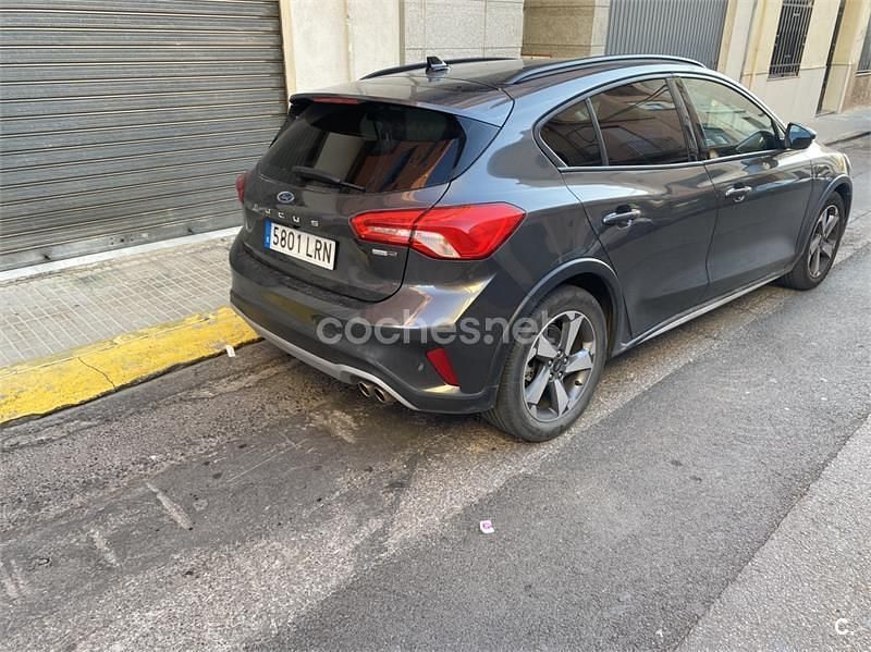 Usado Ford Focus Active 125 CV (91 kW) 2021 Gris / plata Berlina