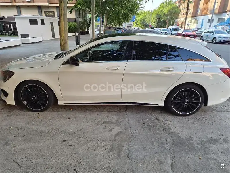 Usado Mercedes CLA220 Shooting Brake AMG line 177 CV (130 kW) 2015 Verde Familiar