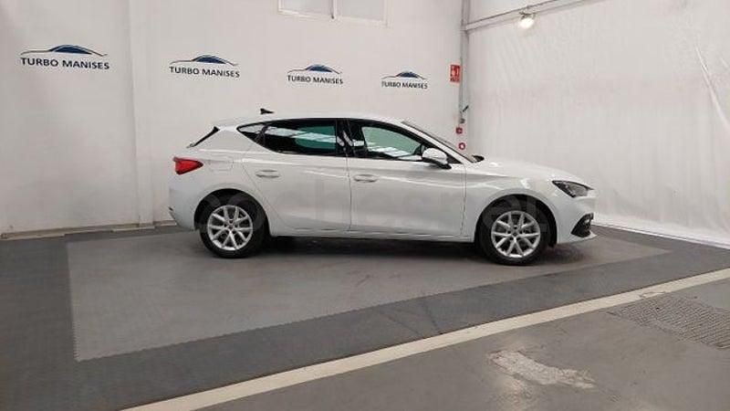 Usado Seat Leon Style 115 CV (84 kW) 2021 Blanco Berlina
