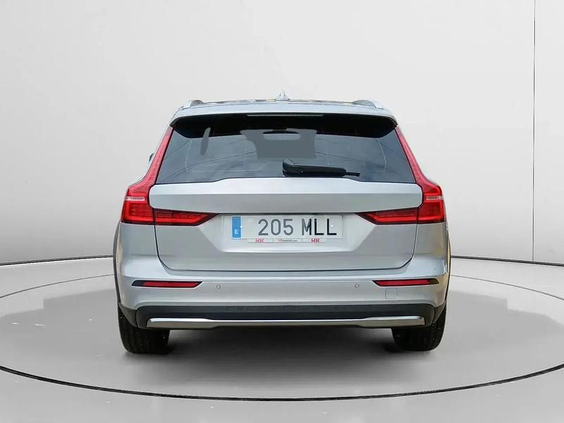 Begagnad Volvo V60 Core 197 HK (144 kW) 2023 Grå Kombi