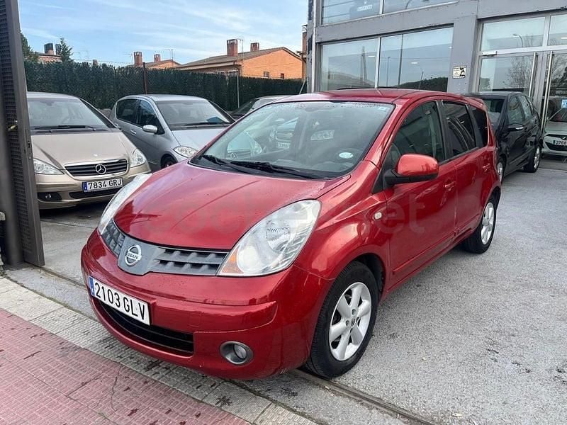 Usado Nissan Note Acenta 86 CV (63 kW) 2009 Granate Utilitario
