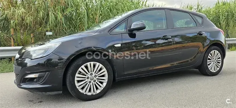 Usado Opel Astra Excellence 136 CV (100 kW) 2015 Negro Berlina