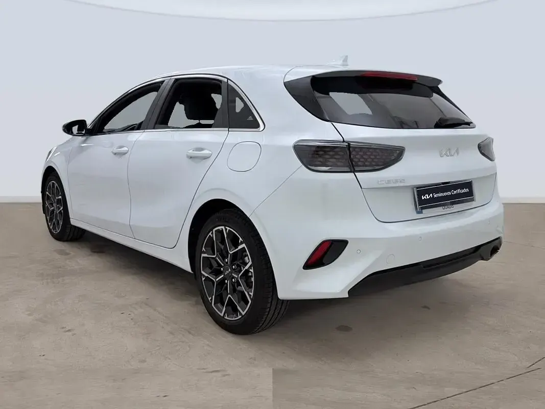 Usado Kia Ceed Style 100 CV (73 kW) 2025 Blanco Utilitario