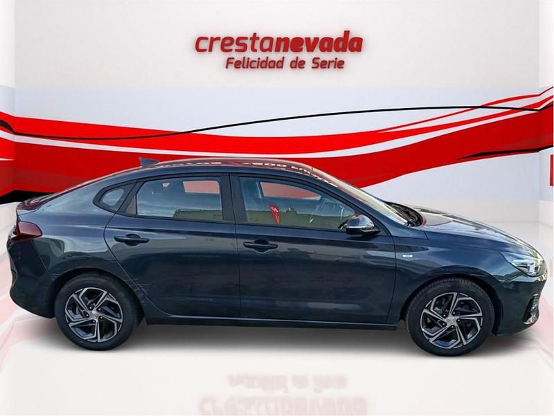 Usado Hyundai i30 120 CV (88 kW) 2021 Negro Utilitario