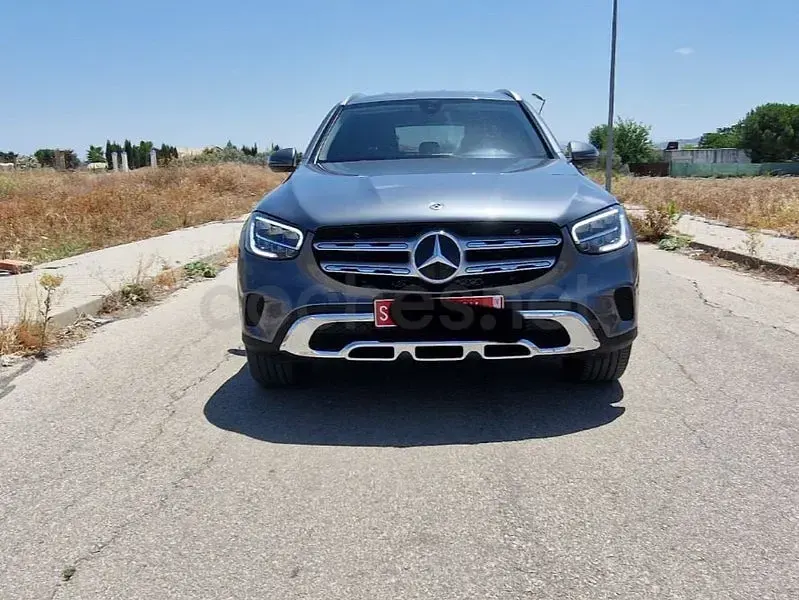 Usado Mercedes GLC300e 306 CV (225 kW) 2021 Gris / plata SUV