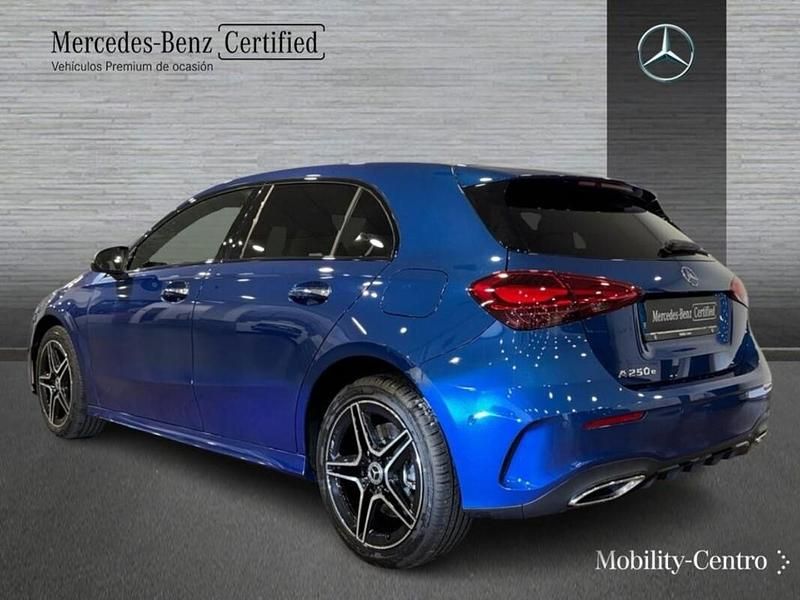 Usado Mercedes A250 AMG line 163 CV (119 kW) 2024 Azul denim metalizado